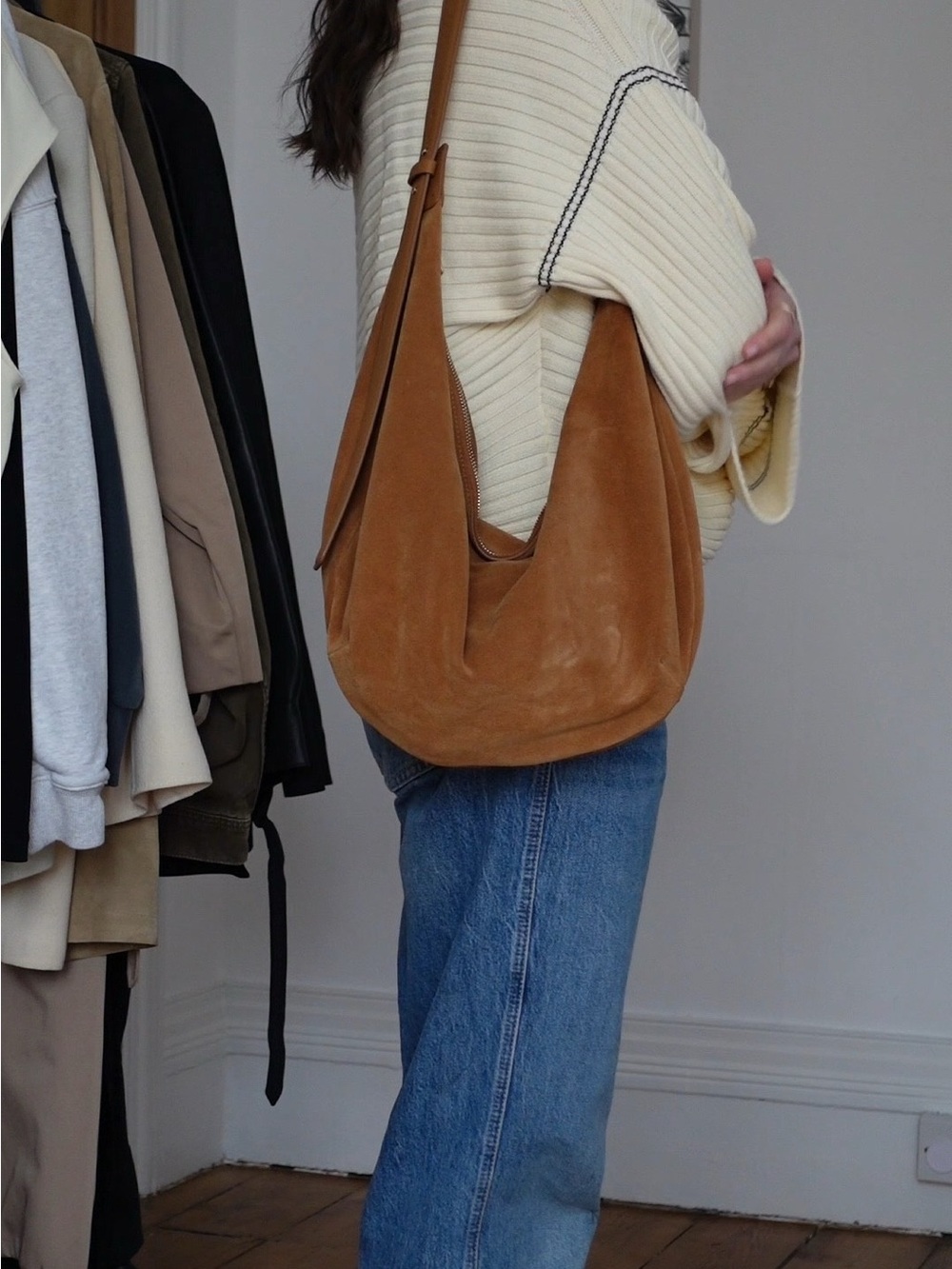Arket curved suede bag - light sand color